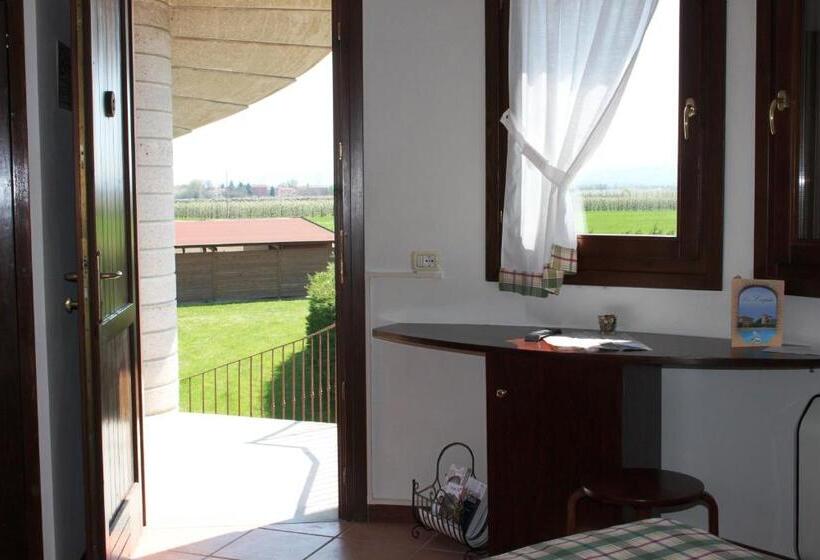 Quarto Estandar Individual, Agriturismo La Lupa
