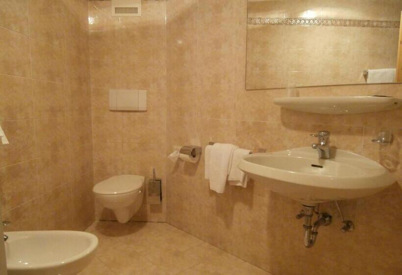 Четырехместный Номер Стандарт с Балконом, Piccolo Hotel Gurschler