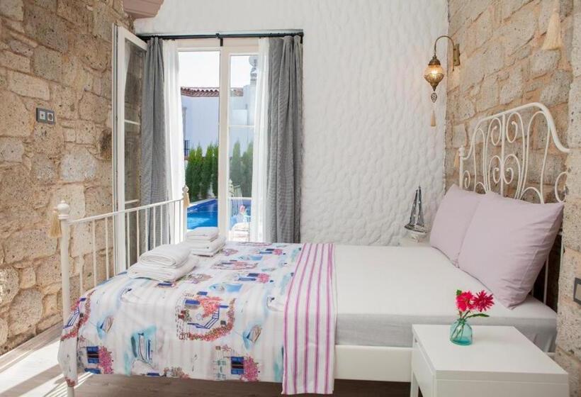Номер Стандарт Вид на Бассейн, Kybele Suites Alaçatı