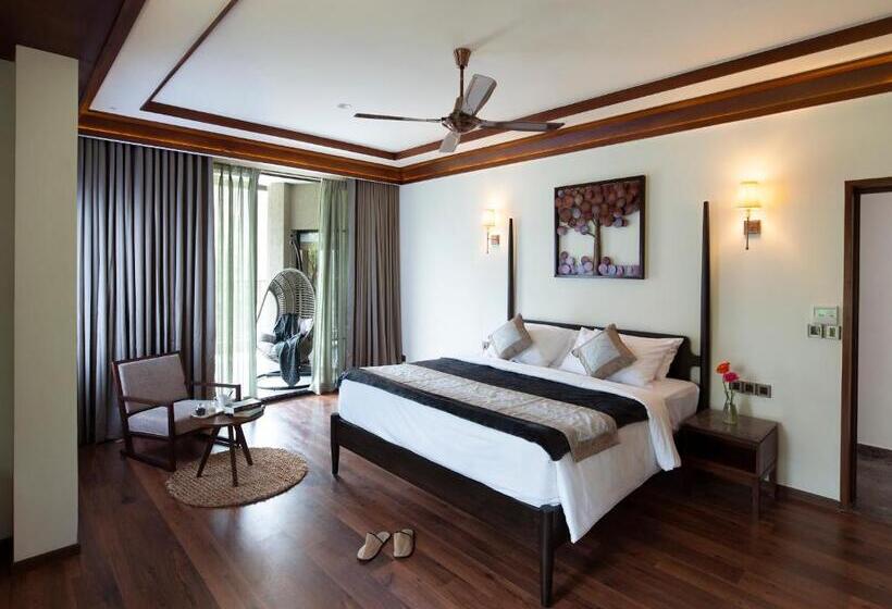 Президентский Люкс, Niraamaya Retreats Samroha Athirappilly