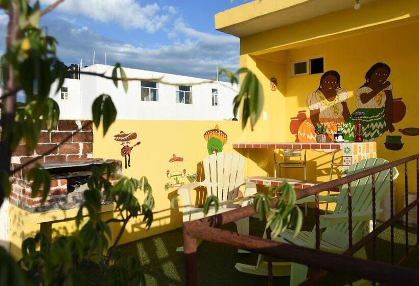 Standardrum, Cancun Guest House 5