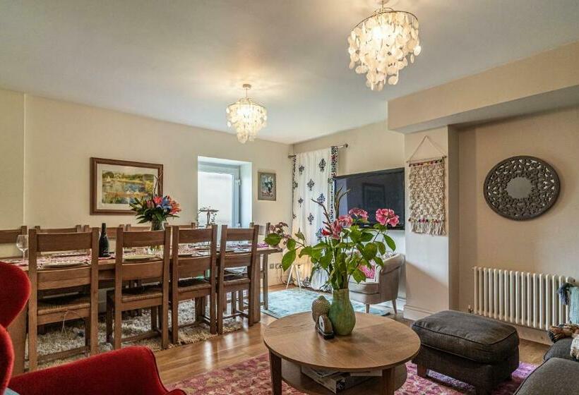 Номер Стандарт, House Close To Kings Cross