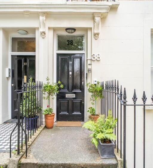 Номер Стандарт, House Close To Kings Cross