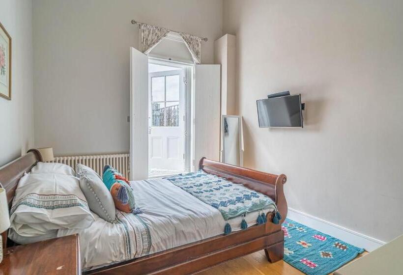 Номер Стандарт с Балконом, House Close To Kings Cross