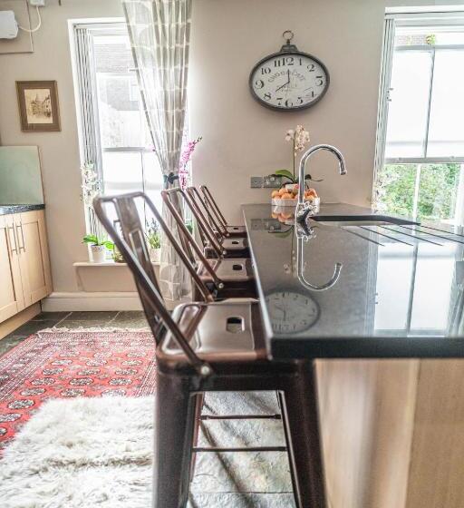Номер Стандарт с Балконом, House Close To Kings Cross