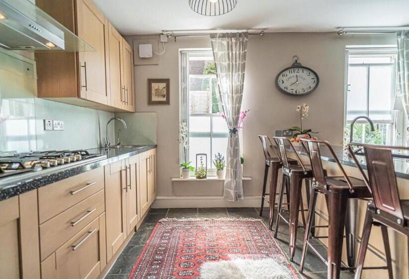 Дом 1 Спальня, House Close To Kings Cross
