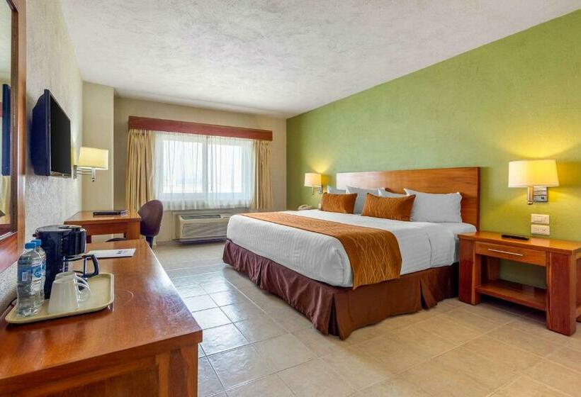 Standardrum King Size Säng, Comfort Inn Puerto Vallarta Golfside & Marina