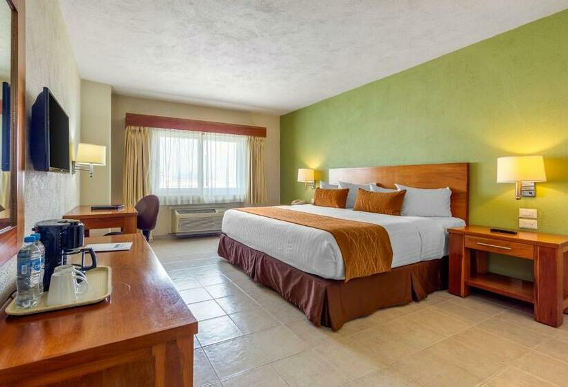 Standardrum King Size Säng, Comfort Inn Puerto Vallarta Golfside & Marina