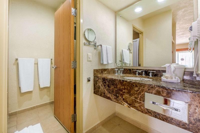 Standardrum King Size Säng, Comfort Inn Puerto Vallarta Golfside & Marina