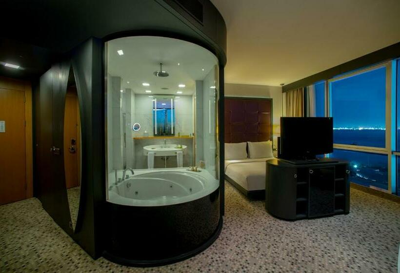 キングサイズベッドのスタンダードルーム, Doubletree By Hilton Istanbulmoda