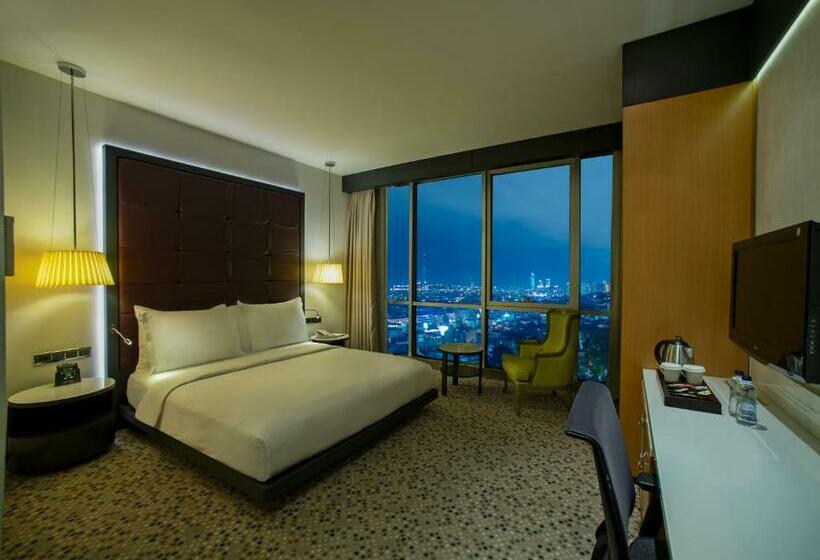 キングサイズベッドのスタンダードルーム, Doubletree By Hilton Istanbulmoda