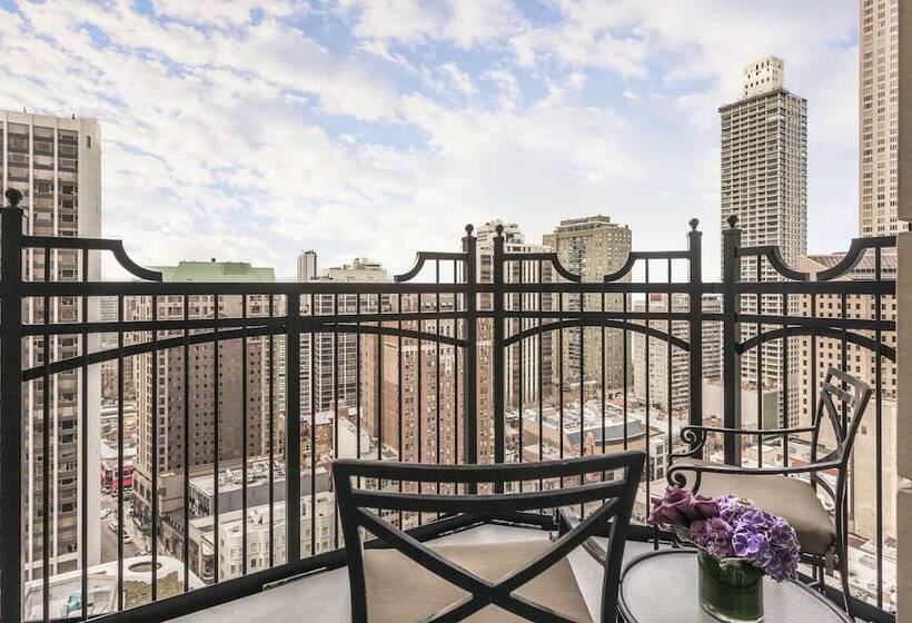 Suite Deluxe, Waldorf Astoria Chicago