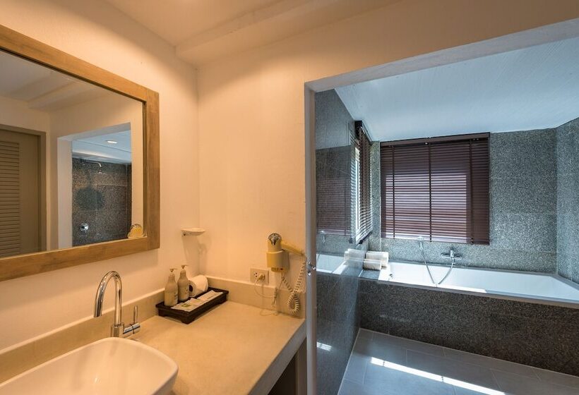풀장 전망 디럭스 룸, Aonang All Seasons Beach Resort