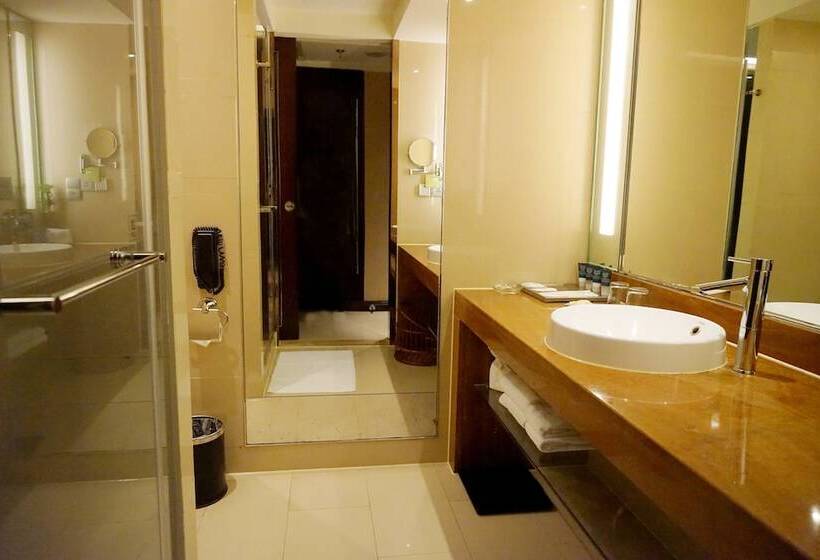 Номер Стандарт 2 Двуспальные Кровати, Four Points By Sheraton Hangzhou, Binjiang