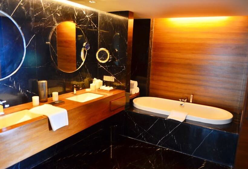 Номер Deluxe, The Park Hyderabad, Banjara Hills Near Hussain Sagar Lake
