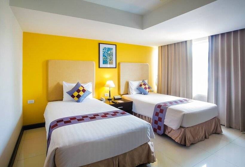Номер Deluxe, The Patra Hotel   Rama 9