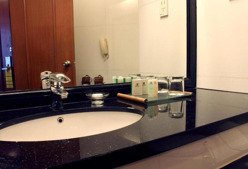 스탠다드 룸 킹사이즈 침대, Imperial Hotel Miri