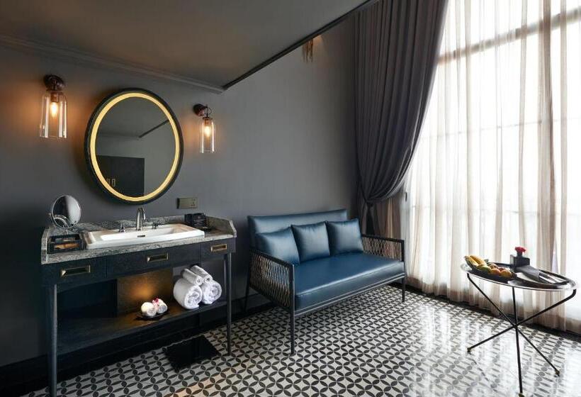 سوییت دوبلکس, La Siesta Premium Hang Be