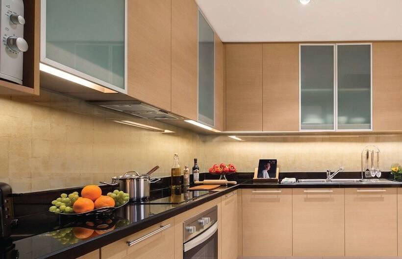 Апартаменты Deluxe 3 Спальни, Oakwood Premier Cozmo Jakarta