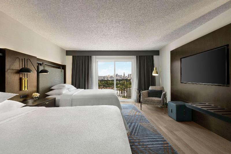 스탠다드 스튜디오, Hampton Inn & Suites Kingman
