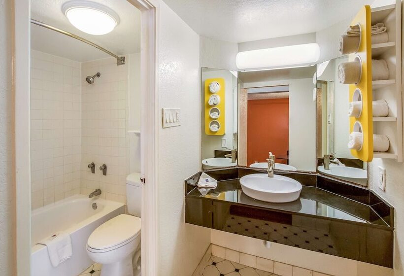 带2个双人床的标准工作室, Motel 6euless, Tx  Dfw West
