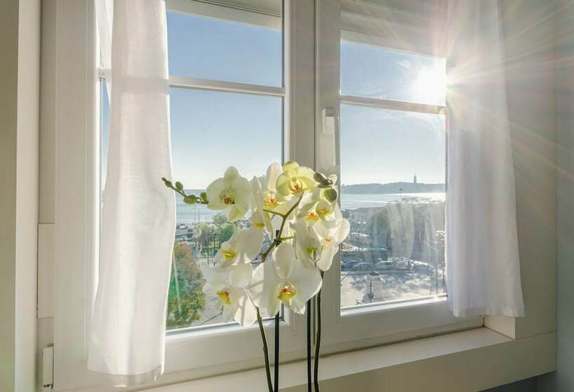 Quarto superior vista rio, Lx Boutique