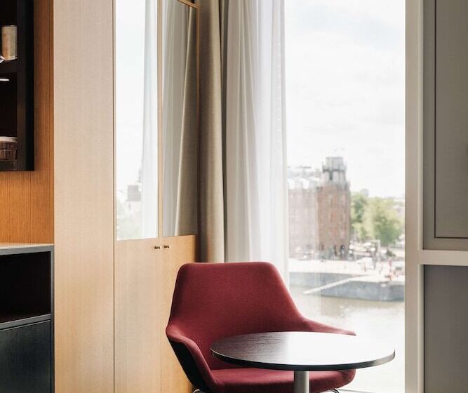 Deluxe Room King Size Bed, Doubletree By Hilton  Amsterdam Centraal Station