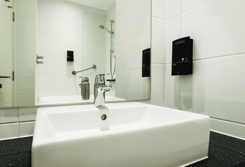 Номер Стандарт, Heeton Concept Hotel   City Centre Liverpool