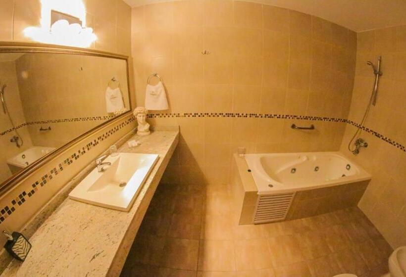 سوئیت رویال, Hostal Del Sol Spa