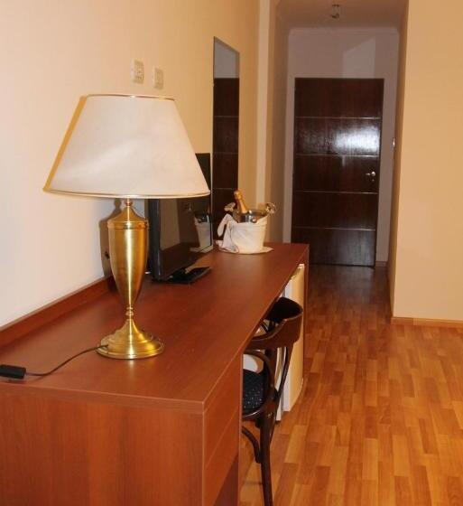 سوئیت رویال, Hostal Del Sol Spa