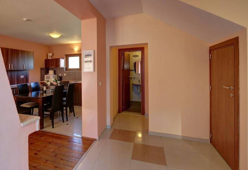 Вилла 3 Спальни, Redenka Holiday Club