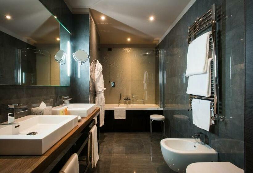 Junior Suite, Uptown Palace
