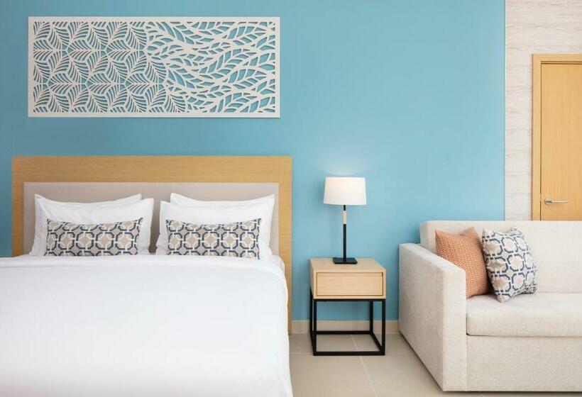 带大床的高级房间, Centara Mirage Beach Resort Dubai