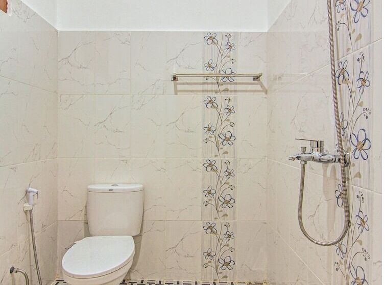 اتاق لوکس, Capital O 90643 Suri Guest House Syariah