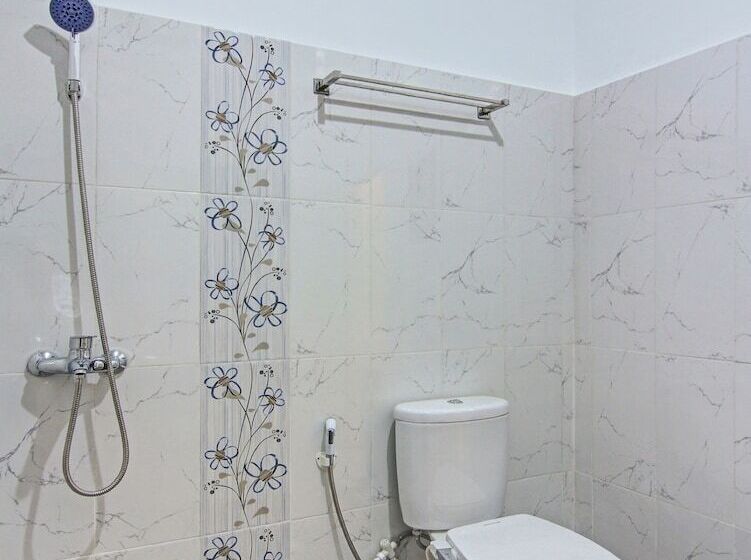 اتاق لوکس, Capital O 90643 Suri Guest House Syariah