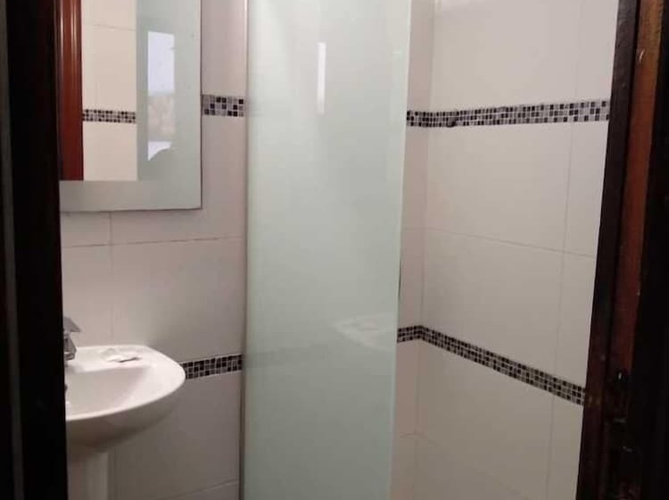غرفة قياسية ثلاثية, Hostal El Cid