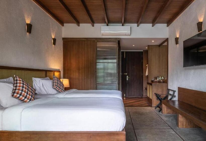 带泳池观景的豪华房, Phapok Eco Resort