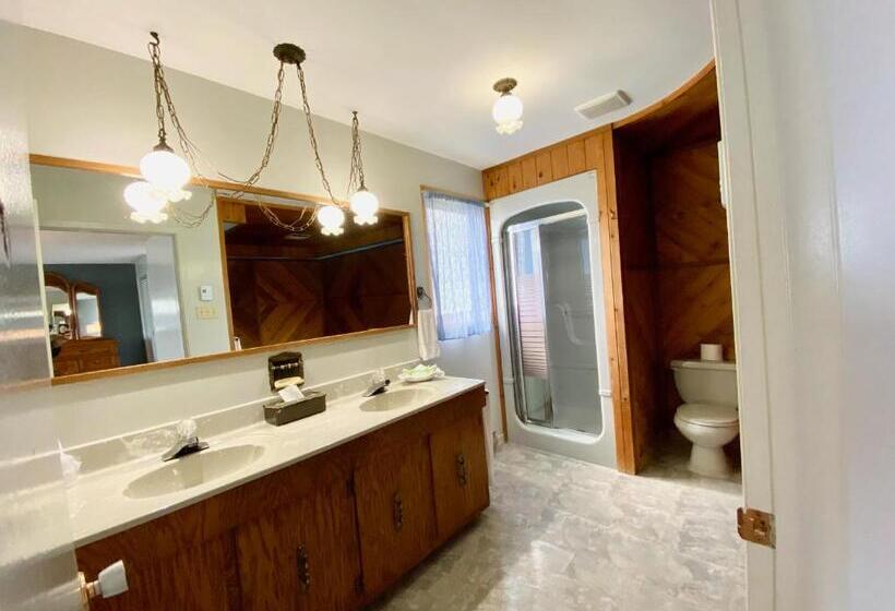 Студио Стандарт Кровать Кинг, New Age Inn   Voyageur