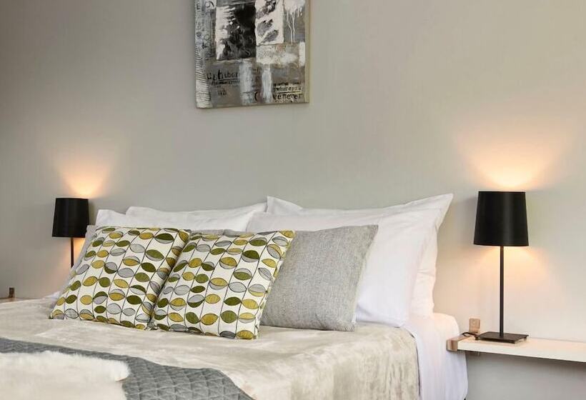 Апартаменты Deluxe 1 Спальня, Birches Serviced Apartments