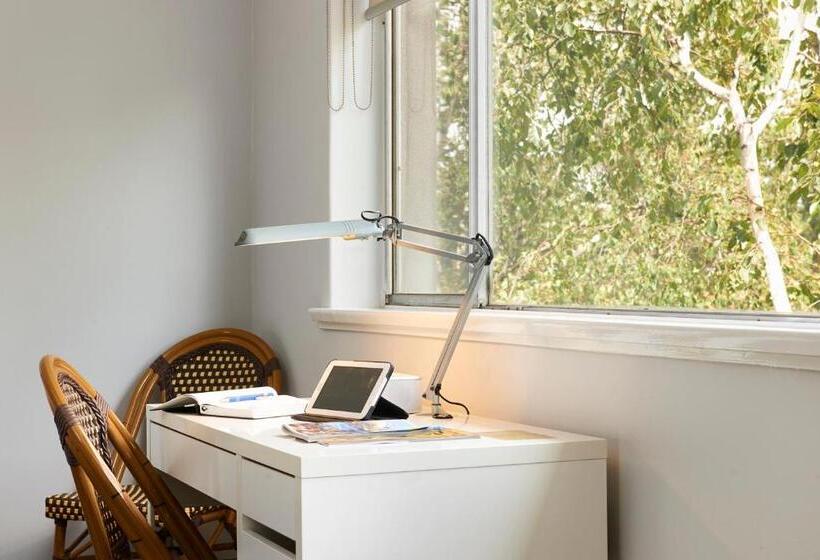 Апартаменты Deluxe 1 Спальня, Birches Serviced Apartments