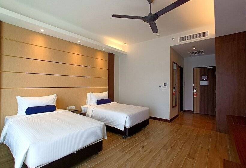 اتاق لوکس با چشمانداز شهر, Pacific Regency Beach Resort Port Dickson
