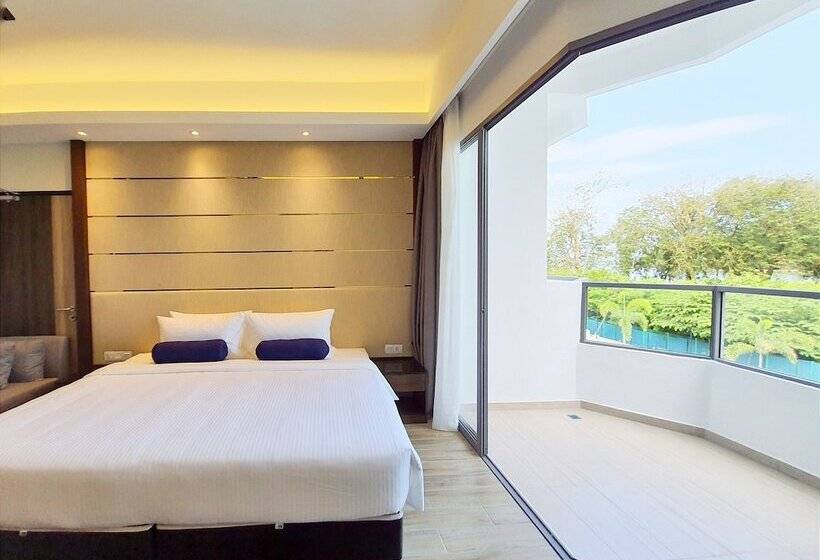 اتاق لوکس با چشمانداز شهر, Pacific Regency Beach Resort Port Dickson