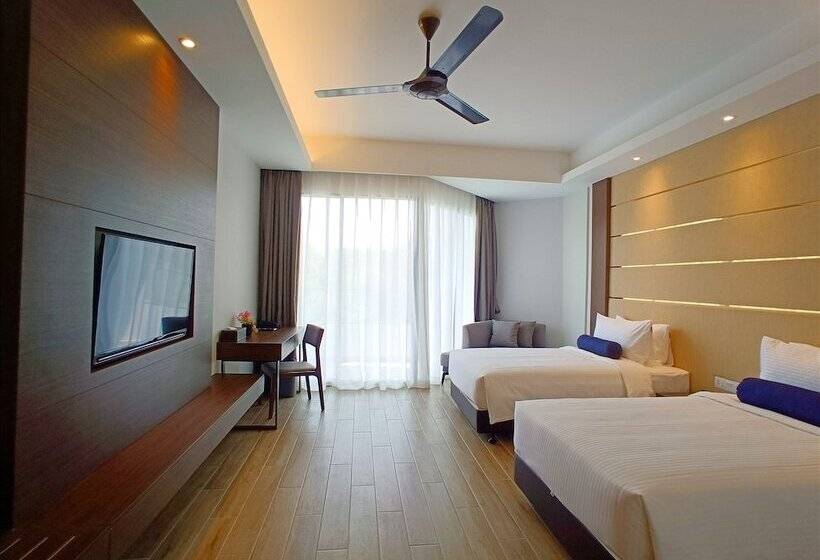اتاق لوکس با چشمانداز دریا, Pacific Regency Beach Resort Port Dickson