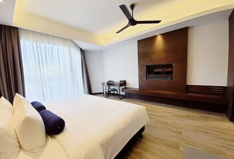 اتاق لوکس با چشمانداز دریا, Pacific Regency Beach Resort Port Dickson