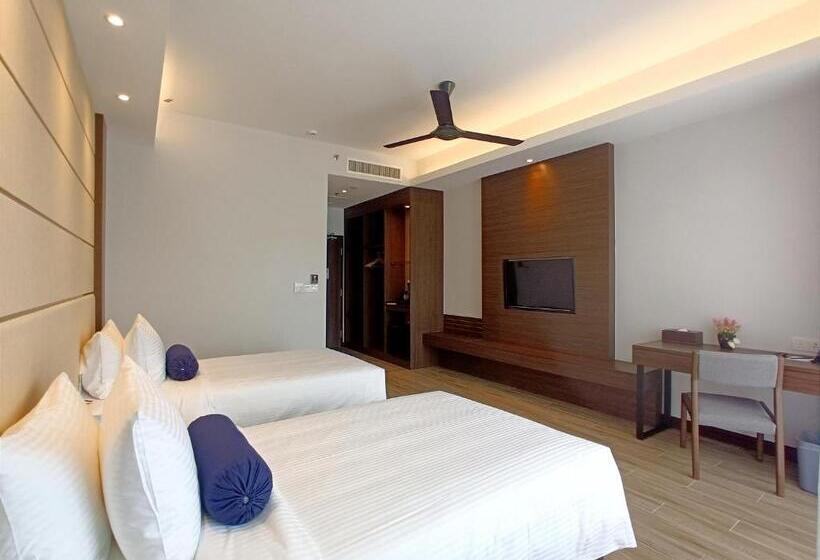 اتاق لوکس با چشمانداز شهر, Pacific Regency Beach Resort Port Dickson