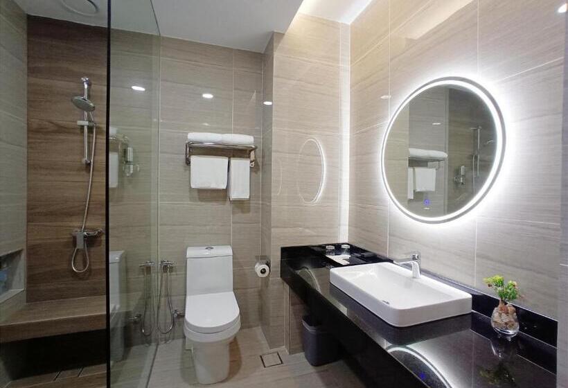 اتاق لوکس با چشمانداز دریا, Pacific Regency Beach Resort Port Dickson