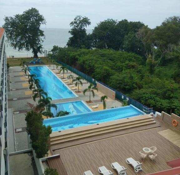 سوییت خانوادگی, Pacific Regency Beach Resort Port Dickson