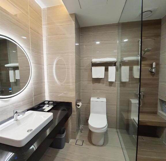 اتاق دلوکس با تخت کینگ و چشمانداز شهر, Pacific Regency Beach Resort Port Dickson