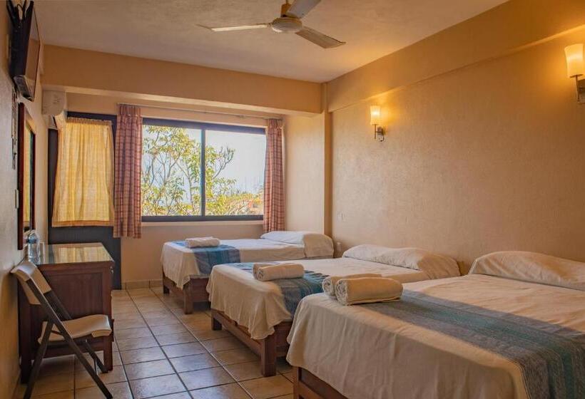 Quarto Triplo Estandar com Sacada, El Mirador