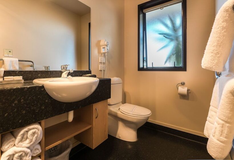 Студио Executive, Broadway Motel